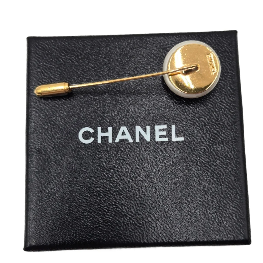 #29 / 90's Vintage - Chanel Classic Gold Plated CC Faux Pearl Pin - Vintage - Picture 9 of 9